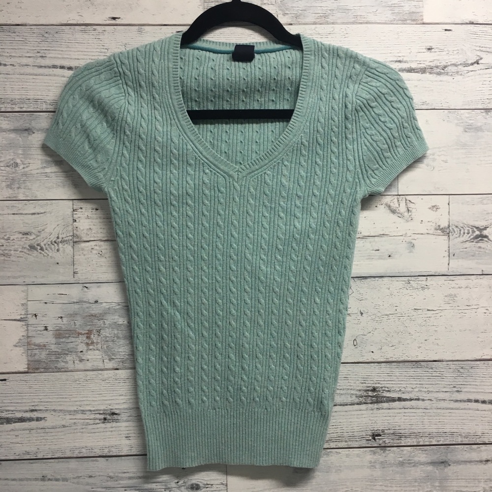 GAP v-neck cable knit short sleeve sweater